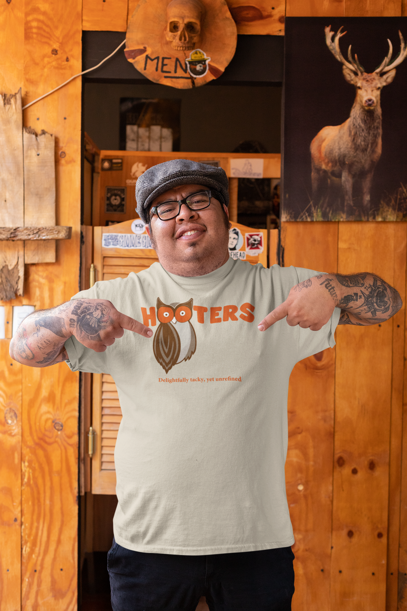 Load image into Gallery viewer, Hooters T-Shirt Bankrupt Restaurant Chain Vintage Logo Tee